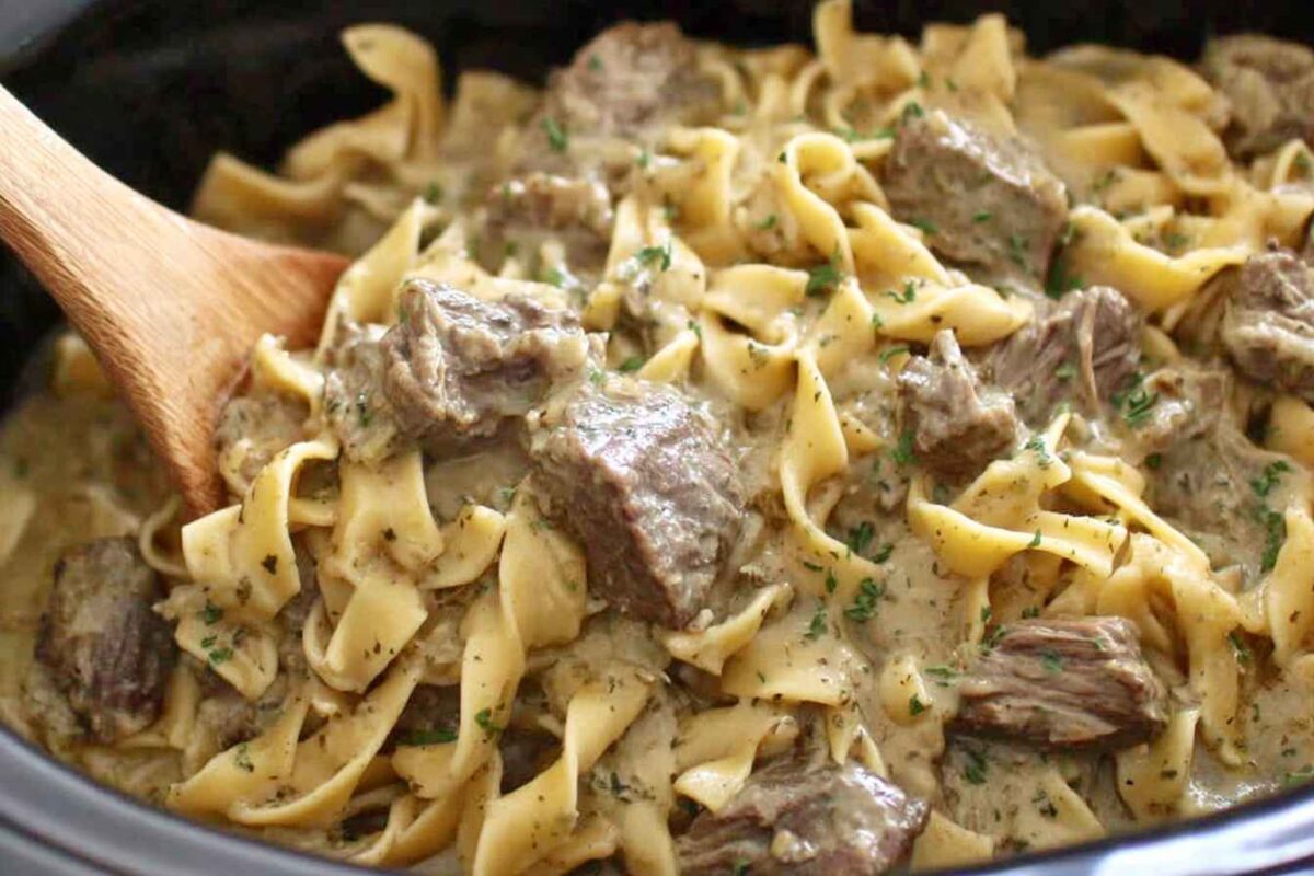 Slow Cooker Beef and Noodles